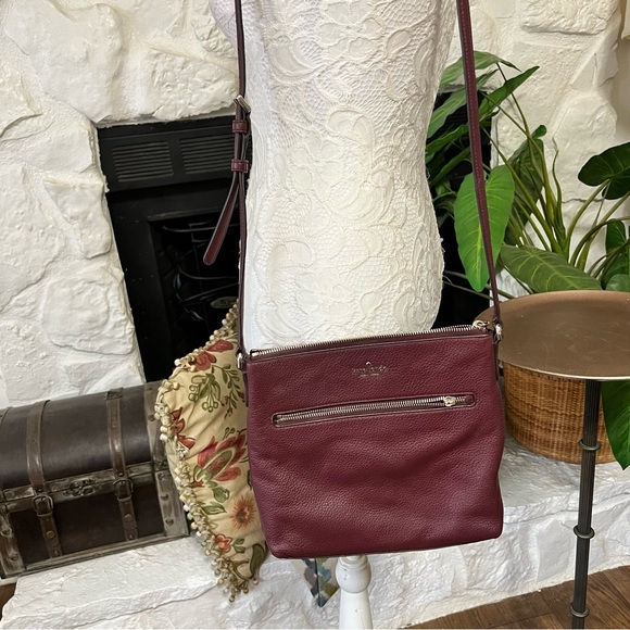 Kate Spade Jackson Zip Top Crossbody Purse Red/Purple Pebbled Leather Wine Bag - Picture 3 of 8